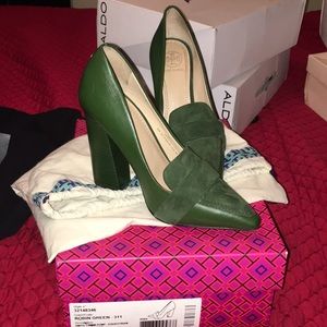 Hunter Green Tory Burch Smith pumps